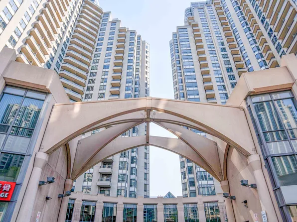 5 Northtown Way #1101, Toronto, ON M2N 7A1