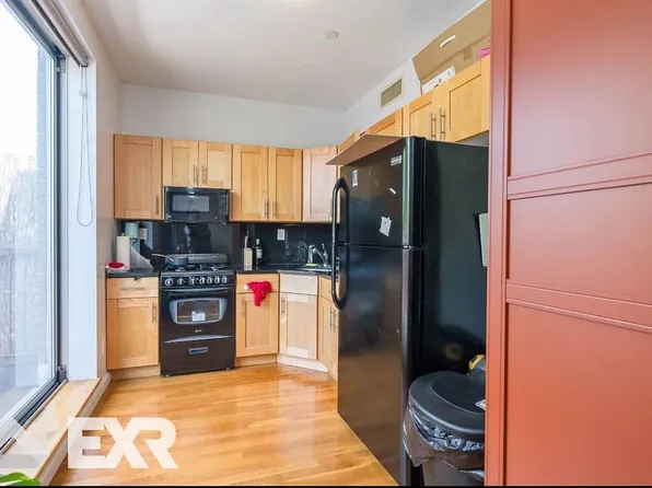 324 Grand Avenue 4J image 3 of 9