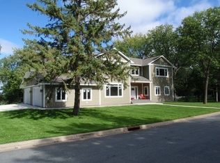 324 Trenton Ln N, Plymouth, MN 55441