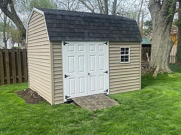 5th image of 40 Lenora Dr
