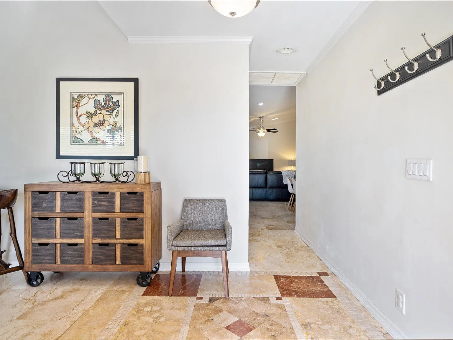 4 bed, 2.0 bath, 1914 sqft, $9,500 — Photo 3