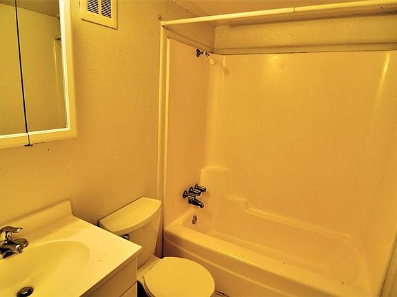 4th image of 616 Moore St APT B