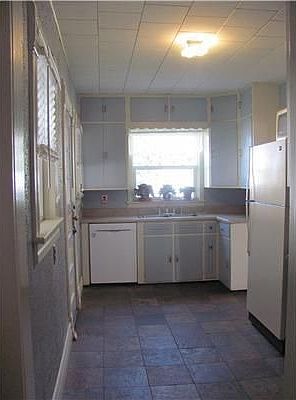 5th image of 126 W Oak St
