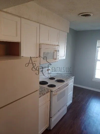 1905 S Elm St #12 — Photo 7