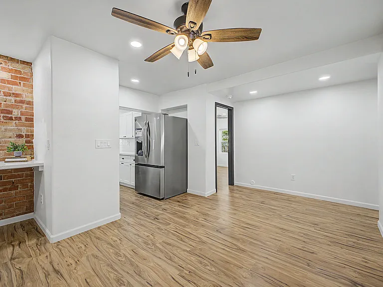 2249 E Silver St — Photo 13