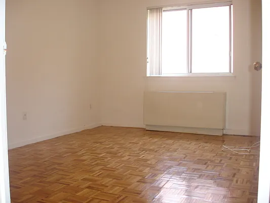 Rented by Bahar Management | media 49