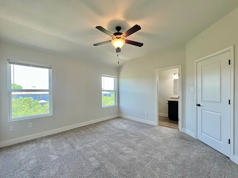6310 Melanzane Ave #3 — Photo 10