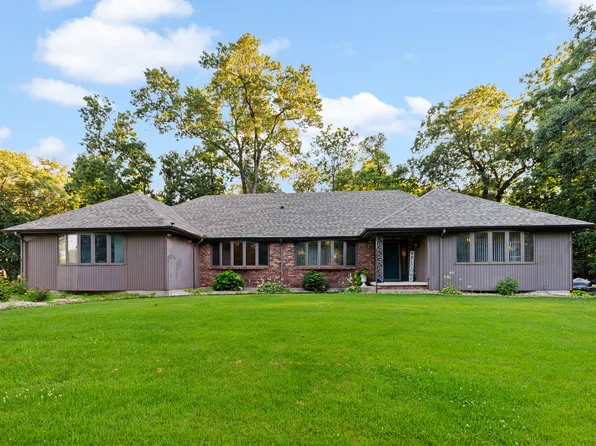 606 Mary Ln, Saint Anne, IL 60964