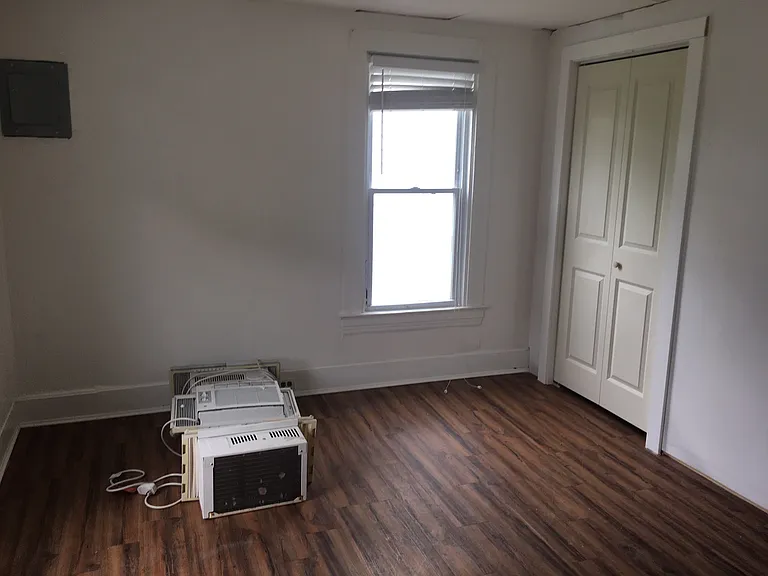 449 Overhill St — Photo 9