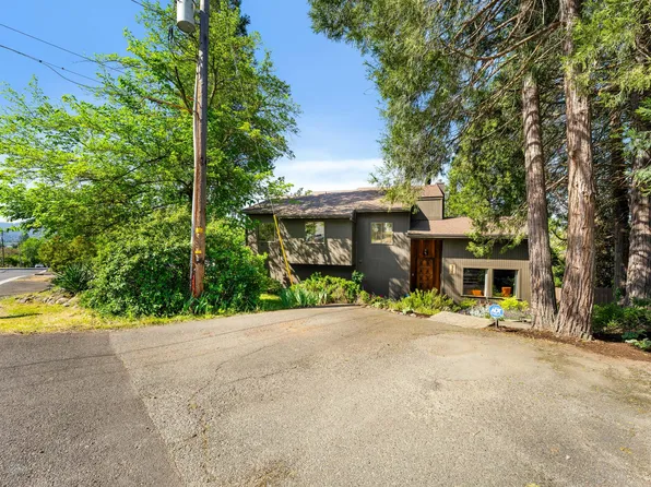 956 NE Beacon Dr, Grants Pass, OR 97526