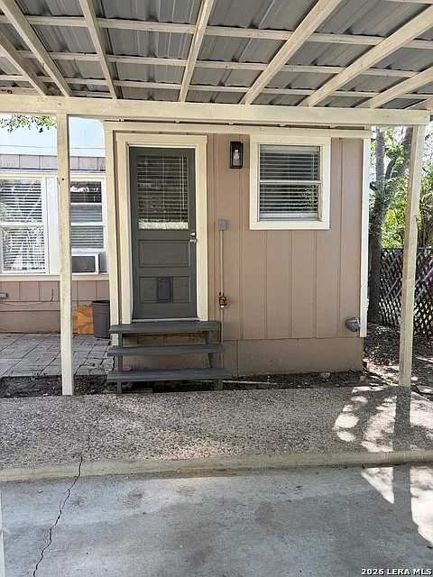 1 bed, 1.0 bath, 620 sqft, $1,200 — Photo 2