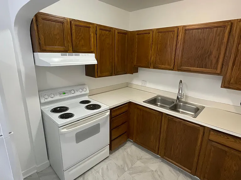 325 Summit Ave E #12 — Photo 7