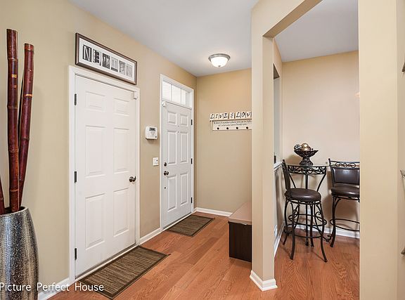 2nd image of 34W630 Roosevelt Ave Unit E