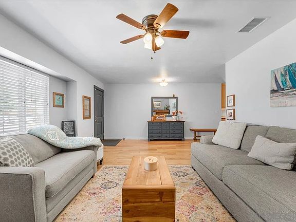 5th image of 10451 Ironwood Ave