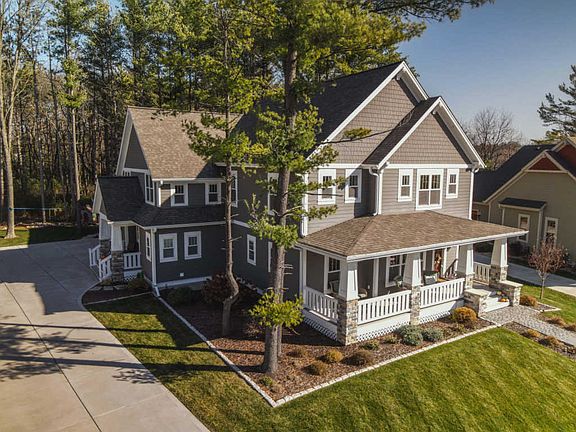 2nd image of 446 Park Ct