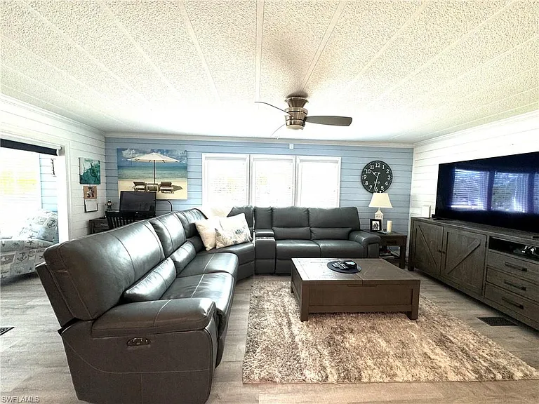 4700 Leilani Ln — Photo 5