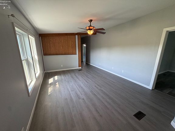 3rd image of 1238 Gibbs Rd
