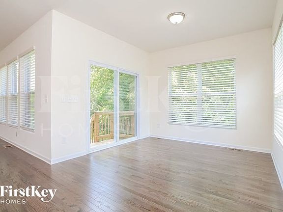 4th image of 5736 Parkland Ave