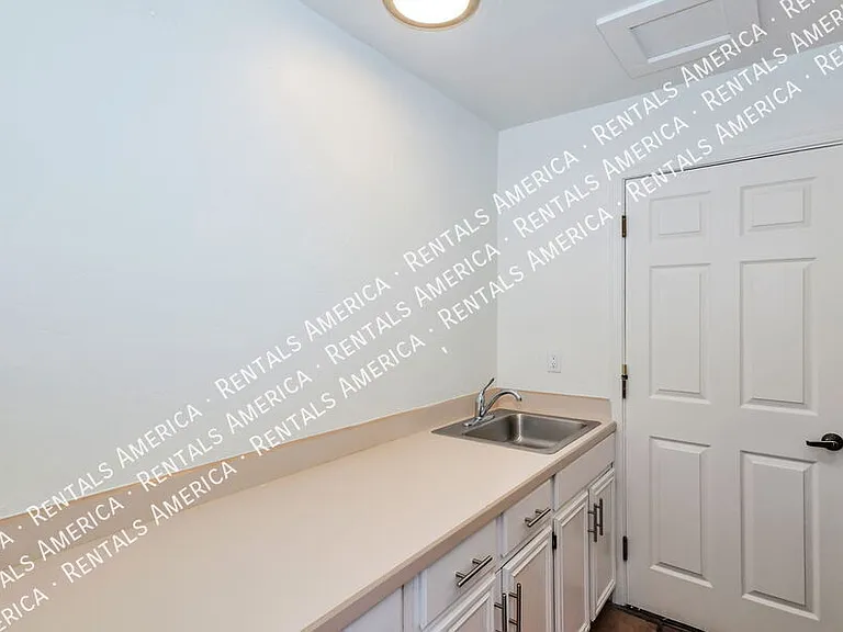 1150 W Masters Cir — Photo 18