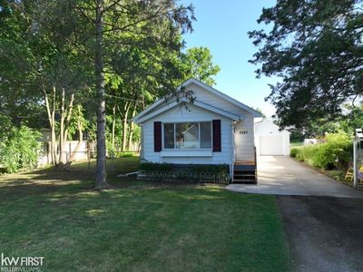 2297 Russell St, Grand Blanc, MI, 48439