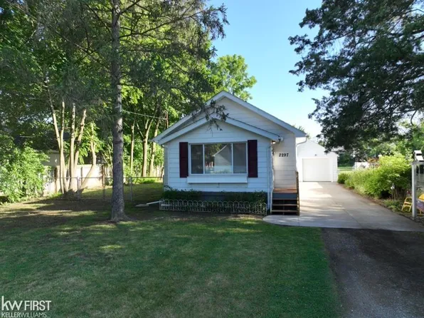 2297 Russell St, Grand Blanc, MI 48439
