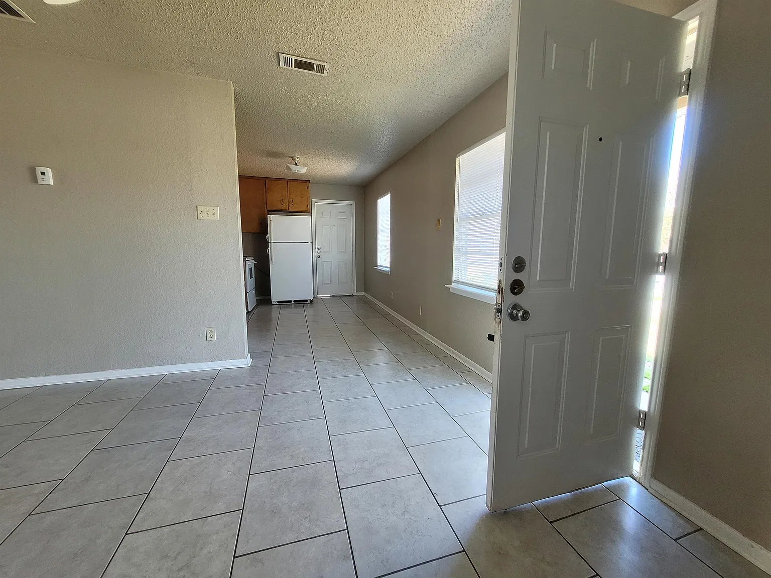 602 West Church Avenue - . — Photo 2