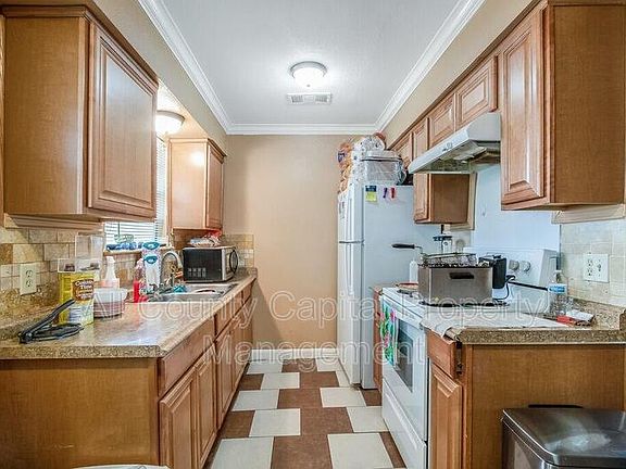 3rd image of 303 E Eggleston St #3