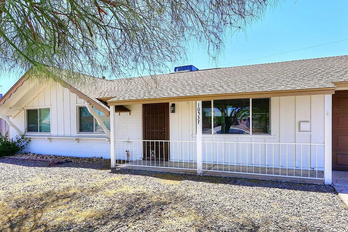 Building Photo - 10537 W La Jolla Dr