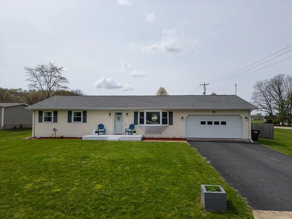16 Adrian Dr photo 1
