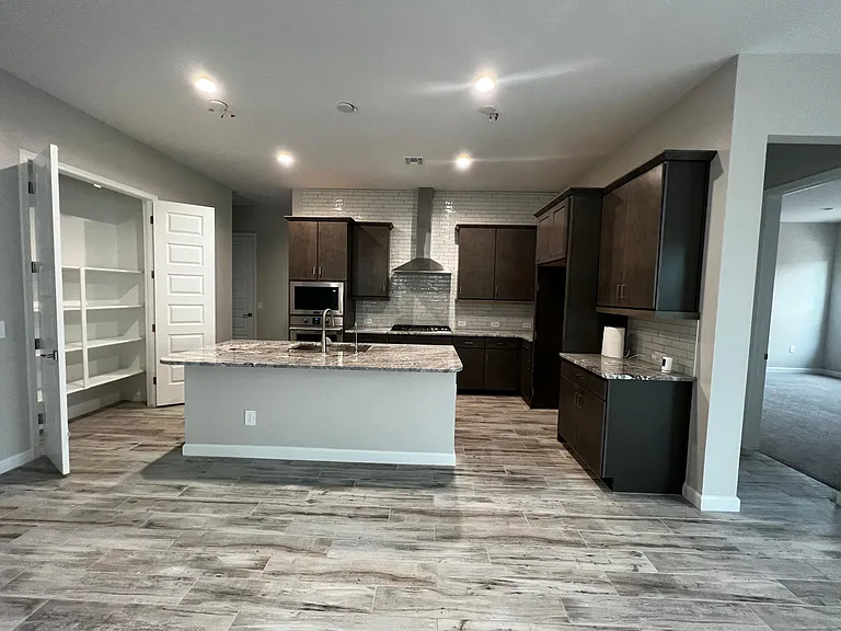 10548 W Albert Ln — Photo 11