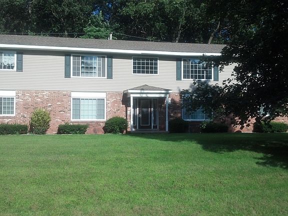 5th image of 74 Village Ct APT 3
