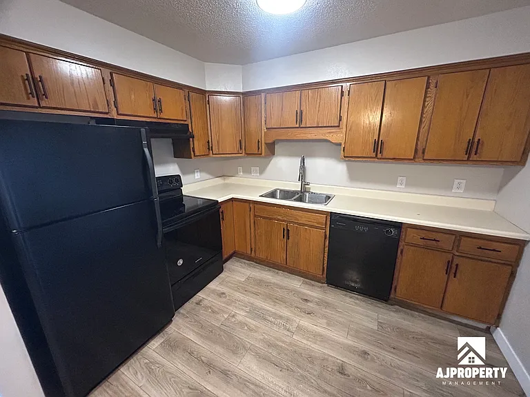 601 N Teton Dr #4 — Photo 3