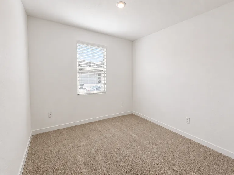 2806 N Applegate Ave — Photo 8