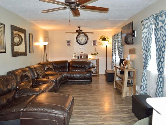 3rd image of 5001 Garden Dr