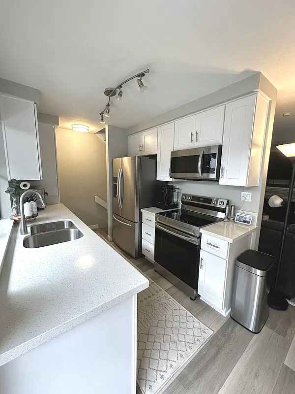 2 bed, 2.0 bath, 1092 sqft, $3,995 — Photo 4