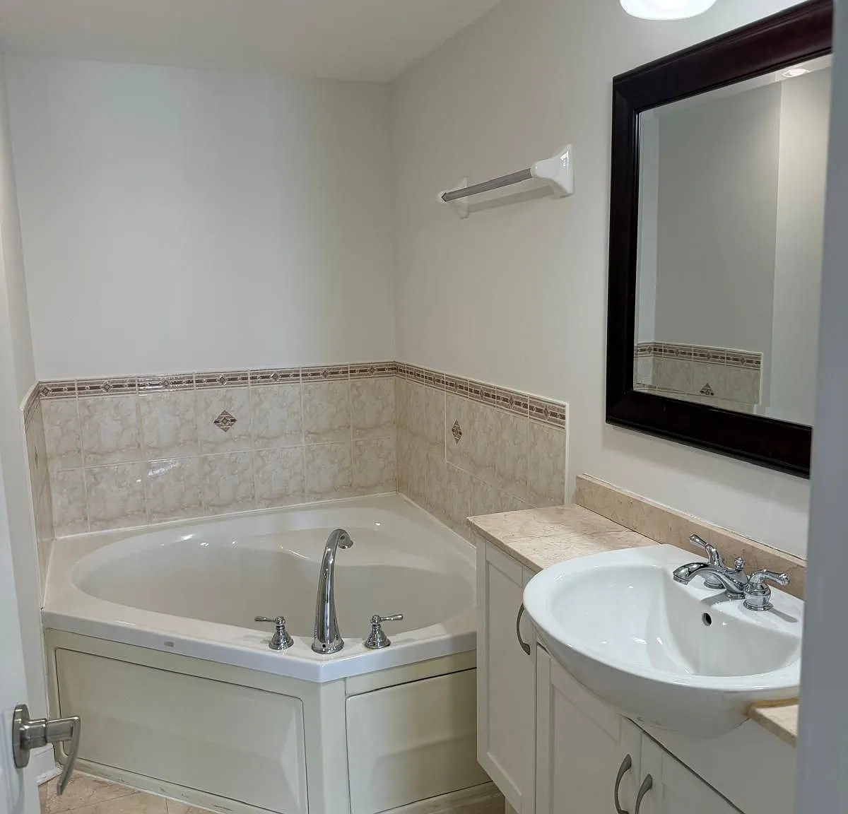 2 bed, $2,700 — Photo 4