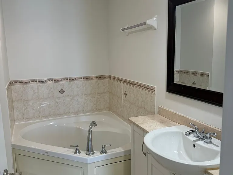 426 Kenneth Ave #3 — Photo 4