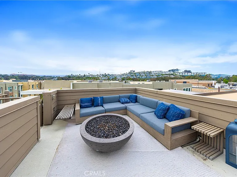 983 Doheny Way — Photo 27