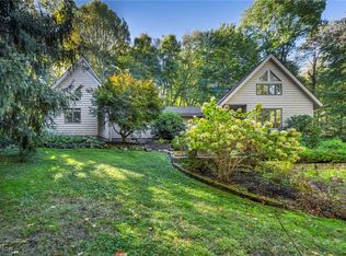 8405 Lucerne Dr, Chagrin Falls, OH