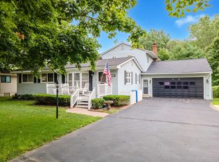 2710 Frembes Rd, Waterford, MI 48329