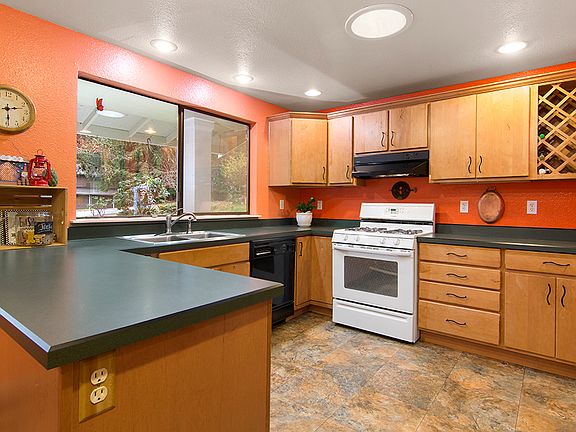 3rd image of 3611 125th St NW