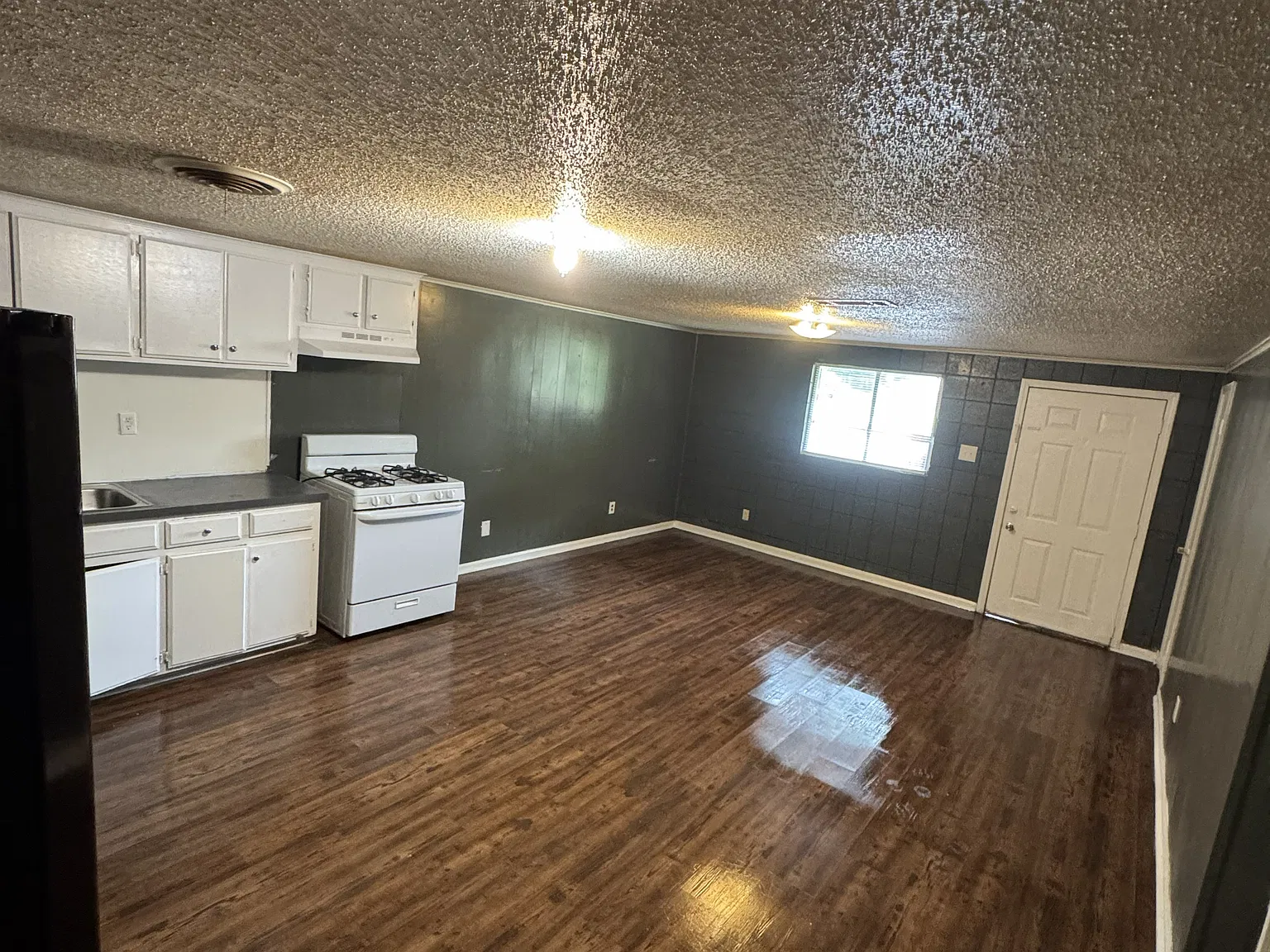 3 bed, 1115 sqft, $850 — Photo 2