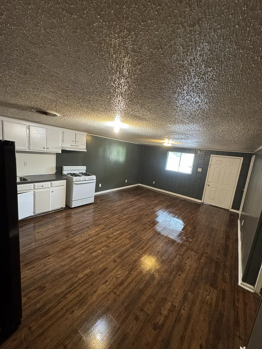 Building Photo - 6204 W Knight Ave #A