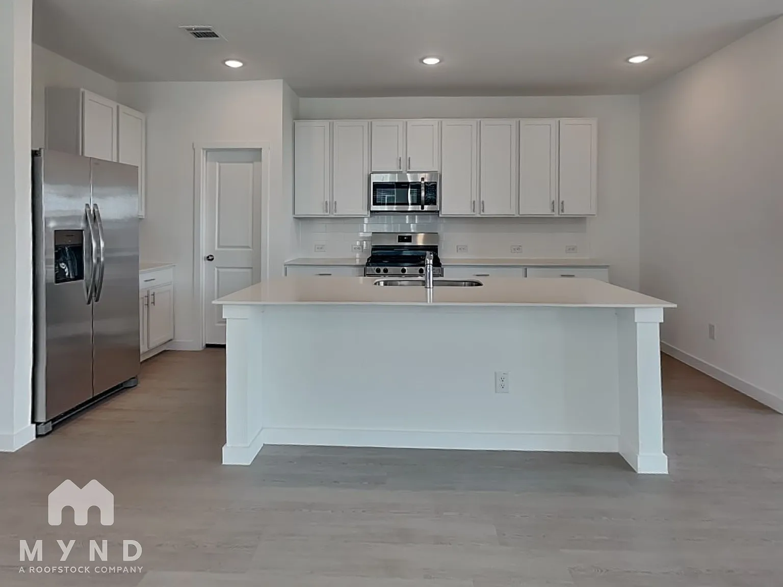 4 bed, 3.0 bath, 2202 sqft, $1,849 — Photo 3