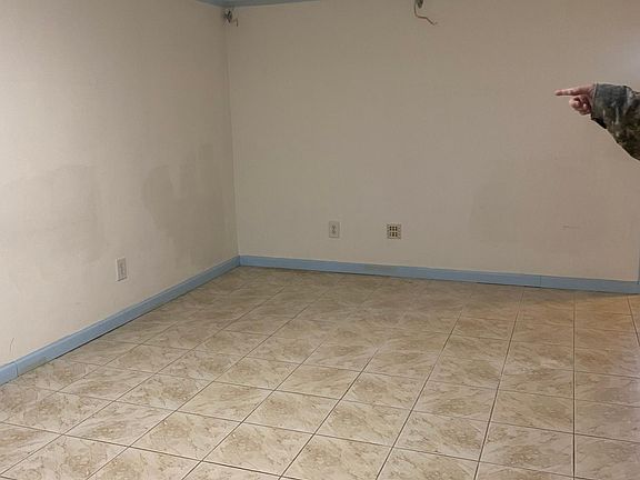 5th image of 5318 206th St Floor 1