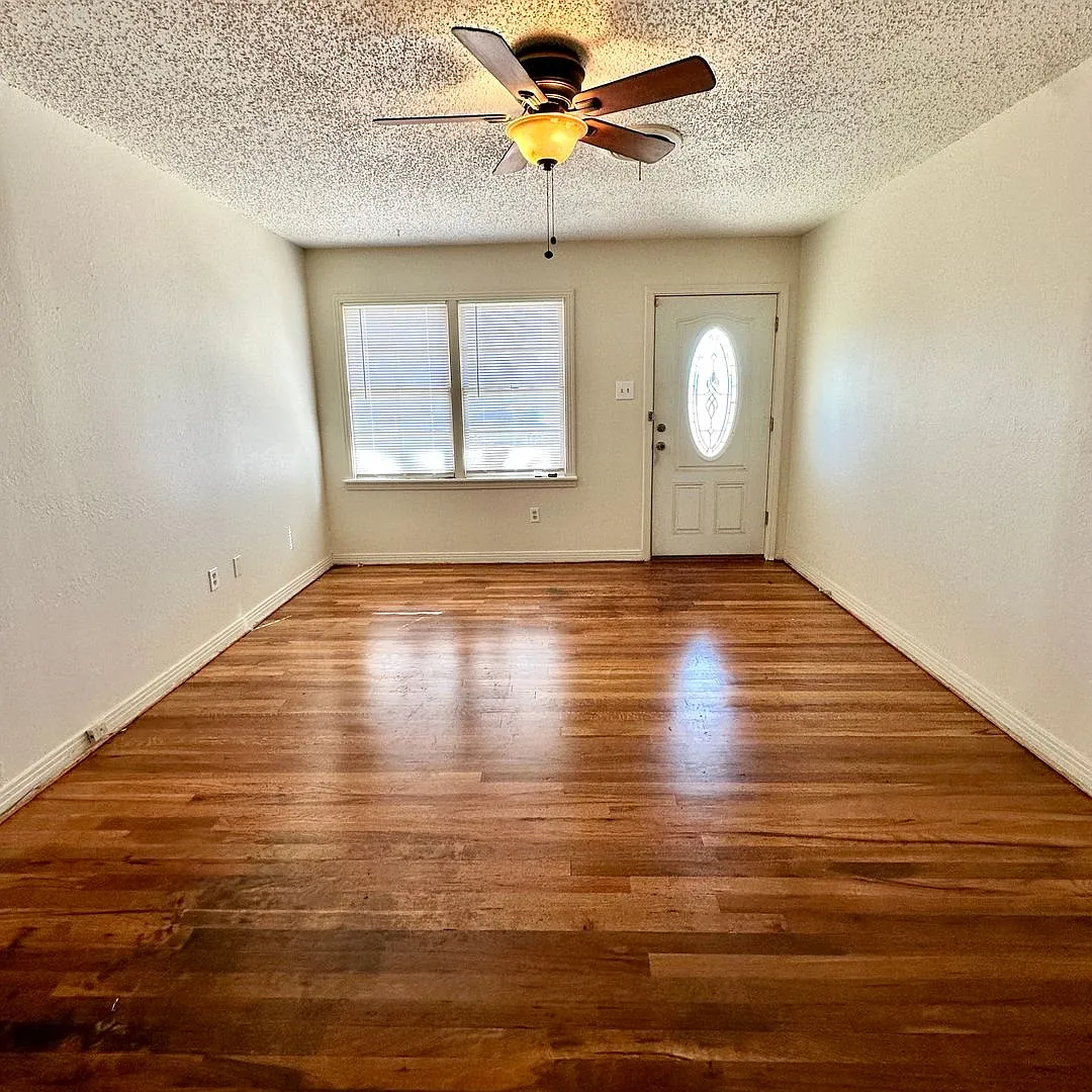 Cute 2 Bedroom 1 Bath Home! — Photo 4