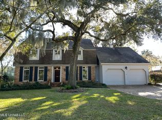 808 Harbor Ln, Pascagoula, MS 39567