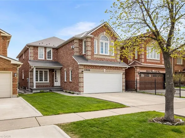 3804 Periwinkle Cres, Mississauga, ON L5N 6W8
