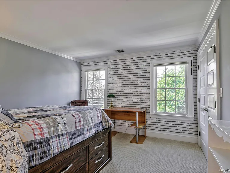 14 Buckingham Pl — Photo 31