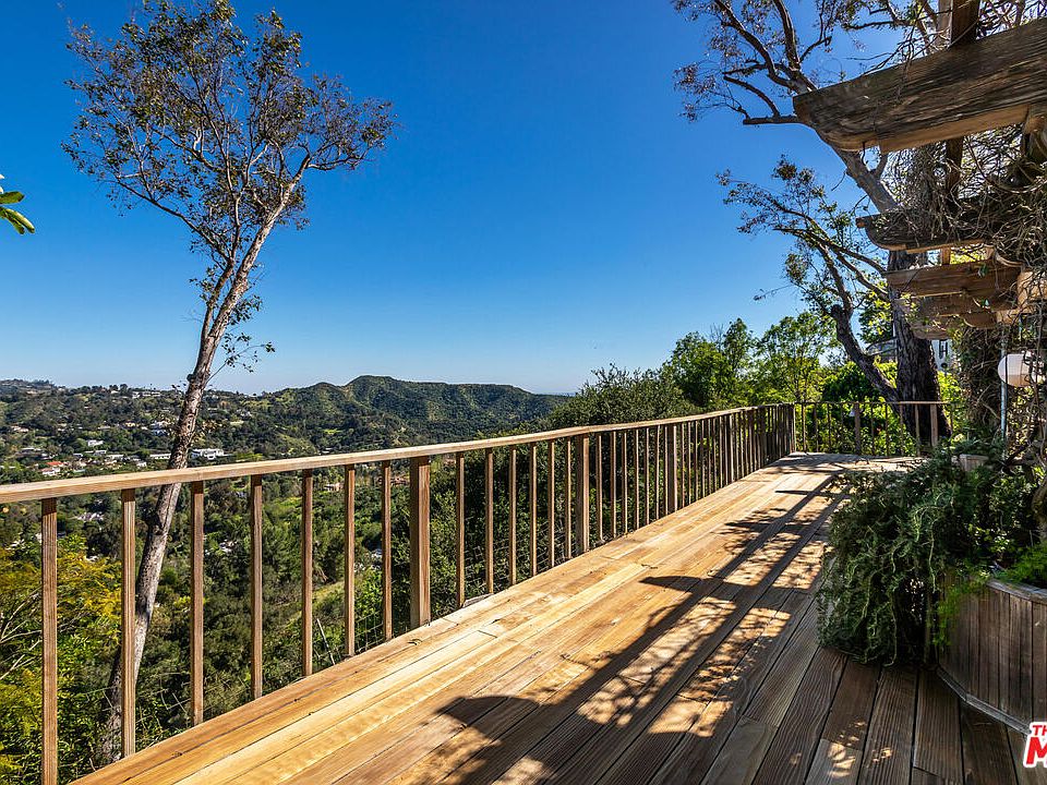 1st image of 10132 Hollow Glen Cir